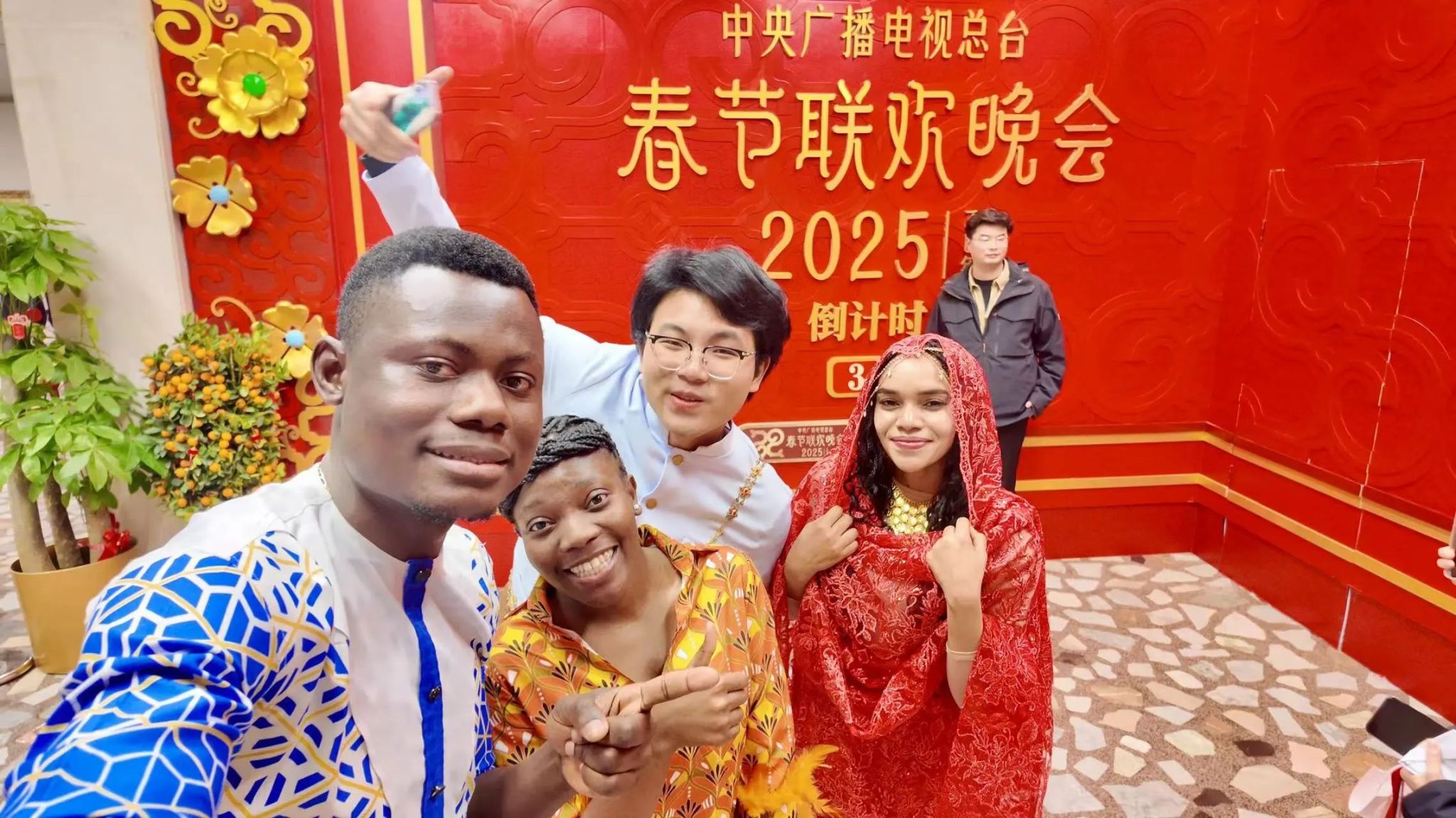 一起China Fun | 国际中文学院留学生亮相蛇年春晚-国际中文学院